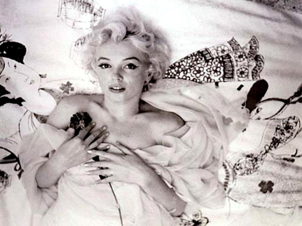 Black and White Monroe