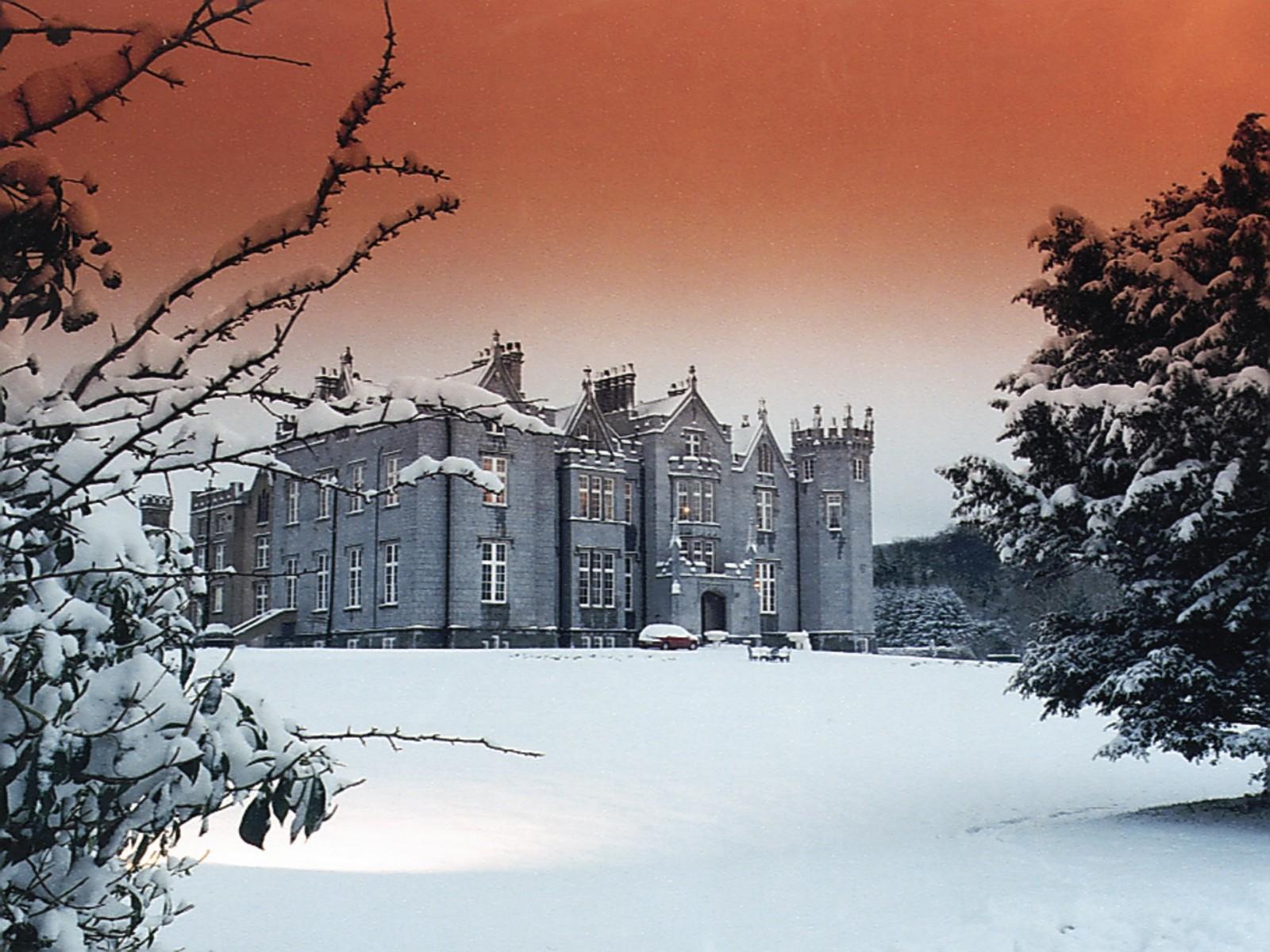 Kinnitty castle in the snow