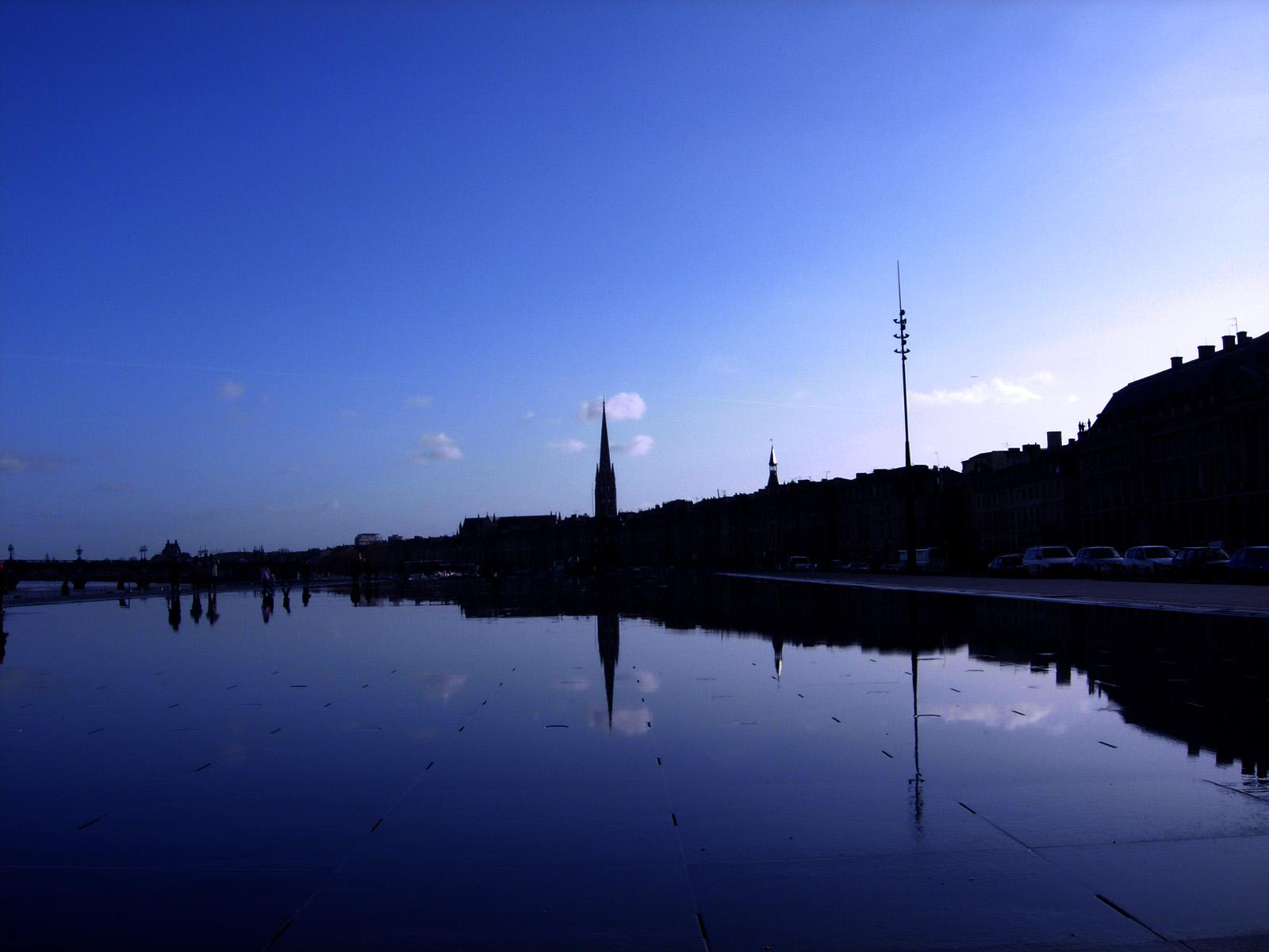 Bordeaux at night (France)