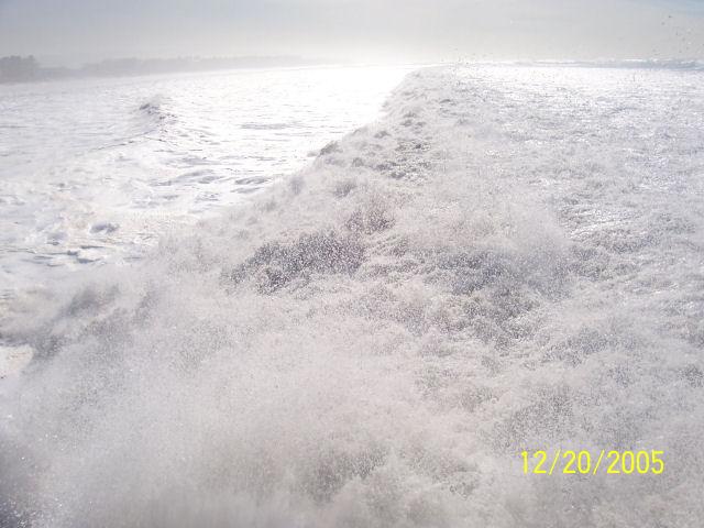 Side view of the waves
