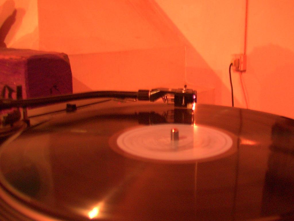 DJ